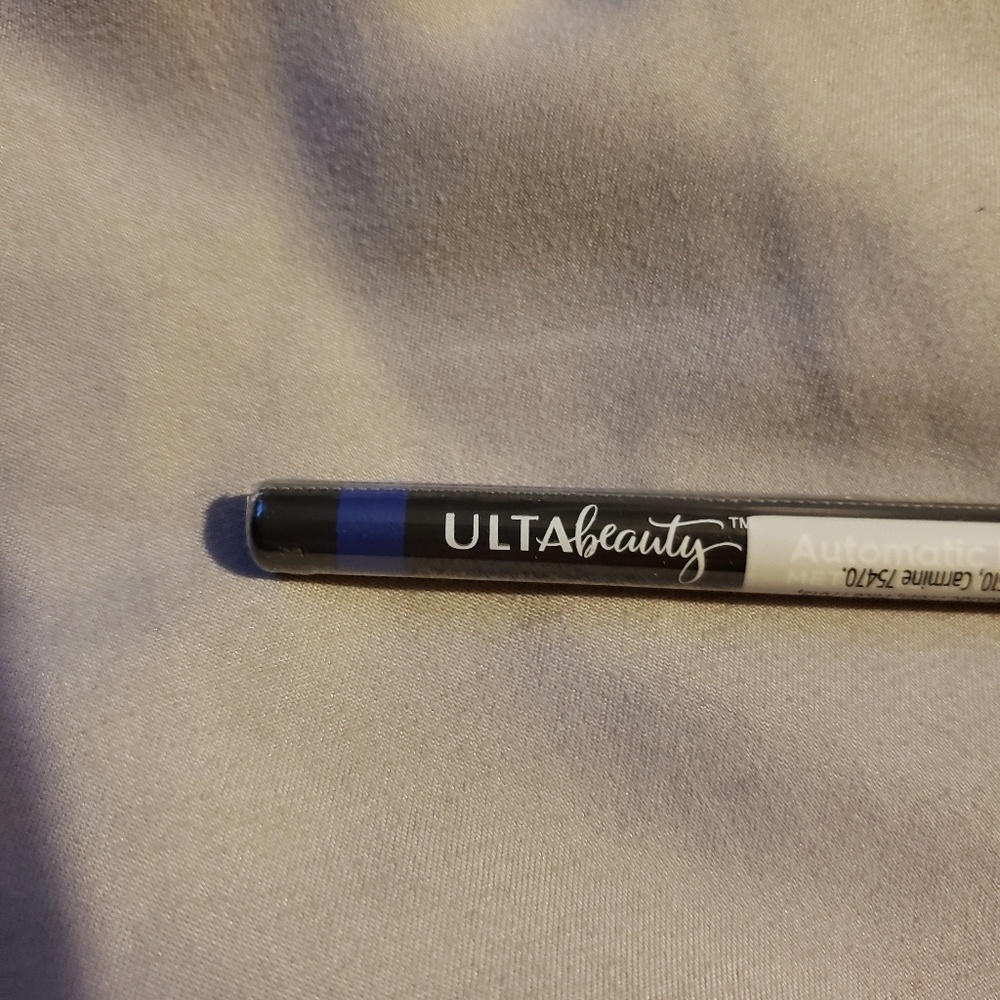 Automatic eye liner